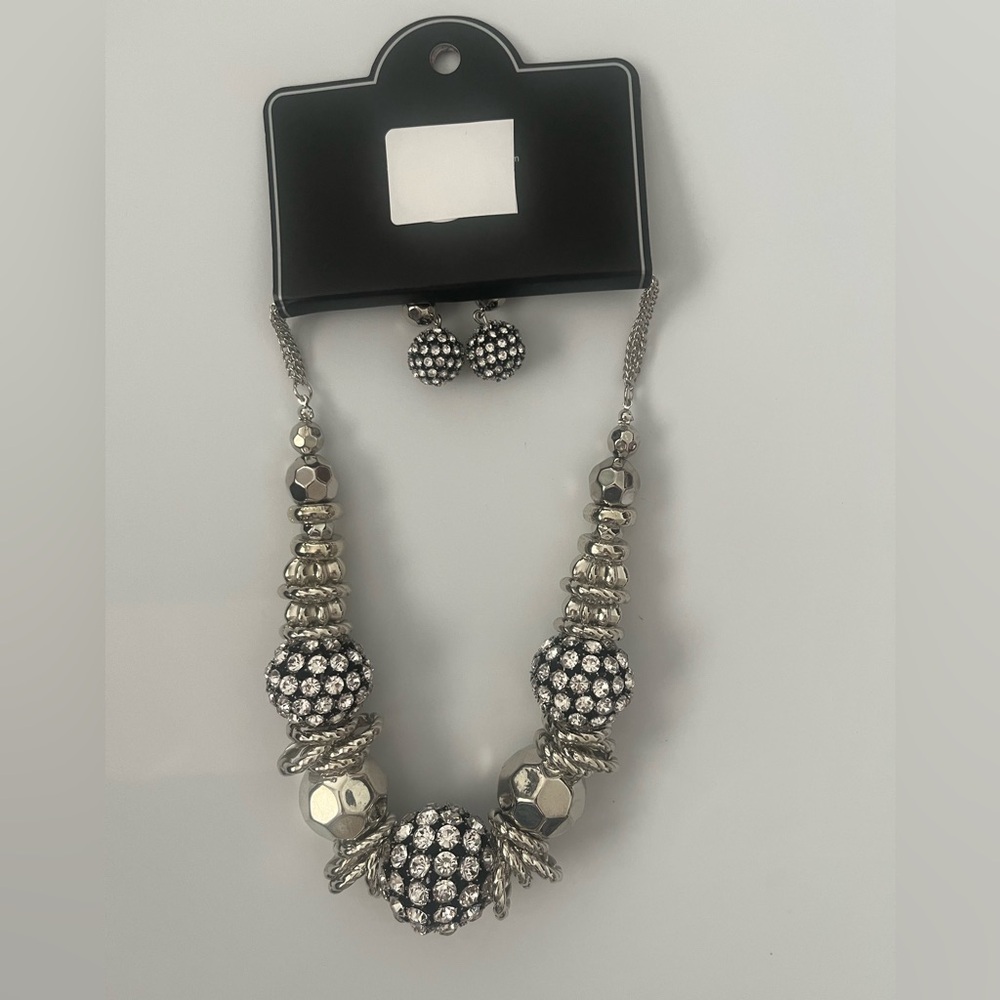 Paparazzi  Zi Collection Silver Beaded Necklace with matching earrings NWT - Picture 3 of 4